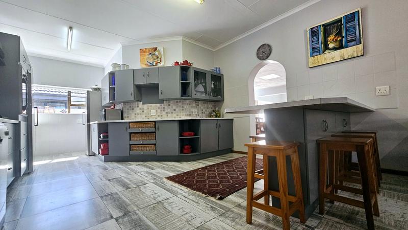 6 Bedroom Property for Sale in Fraaiuitsig Western Cape